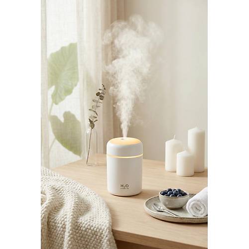 300 ml LED I��kl� Hava Nemlendirici & Pratik Oda Kokusu Dif�z�r� (7 cm x 11 cm)