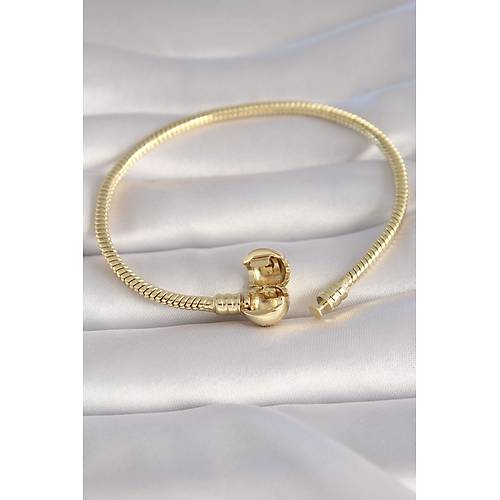 Pirin� Gold Renk ��leme Detay Charm Model Kad�n Bileklik
