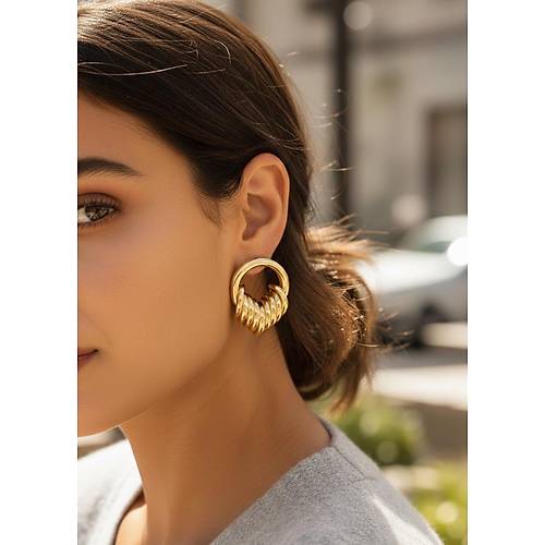 Pirin� Gold Renk Halka Sarmal Model Vintage Kad�n K�pe