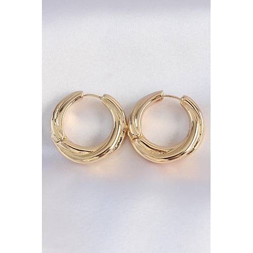 Pirin� Gold Renk Asimetrik K�vr�m K�pe