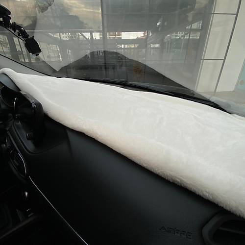 Yumu�ak T�yl� Oto Torpido Bagaj �st� �rt� Pelu� Hal� Beyaz 130x40cm