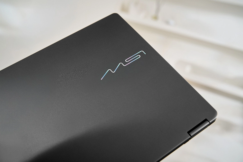 Flip models feature a rainbow-prismatic diamond-cut finish, while the Prestige lineup retains MSI�s signature prismatic diamond-cut design.