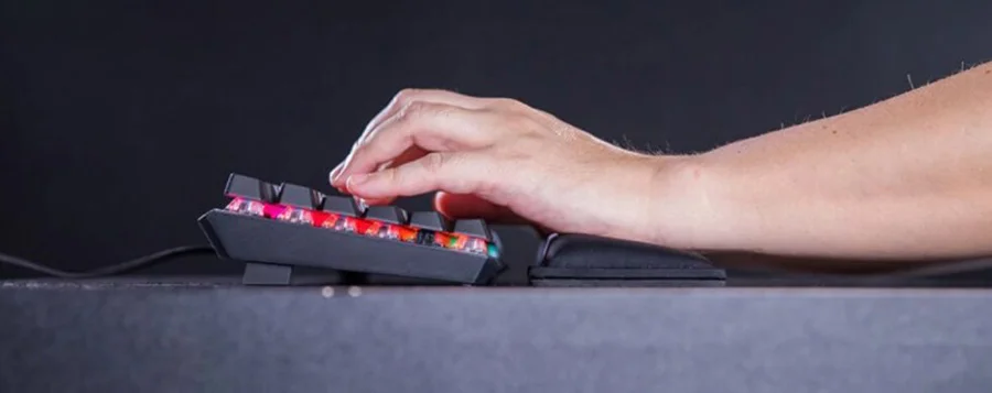 MSI ERGONOM�K TASARIM Ergonomik y�ksek-al�ak tu� kapa�� tasar�m�, ellerinizi ve bile