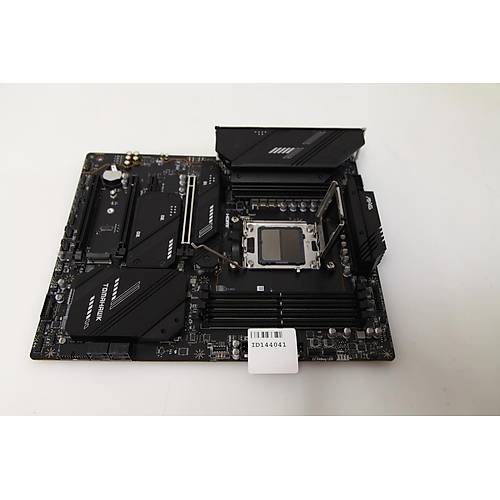 MSI MAG X670E TOMAHAWK WIFI DDR5 7800 MHz (OC) M.2x4 USB 3.2 HDMI DP Wi-Fi 6E RGB ATX (Outlet - Te�hir)