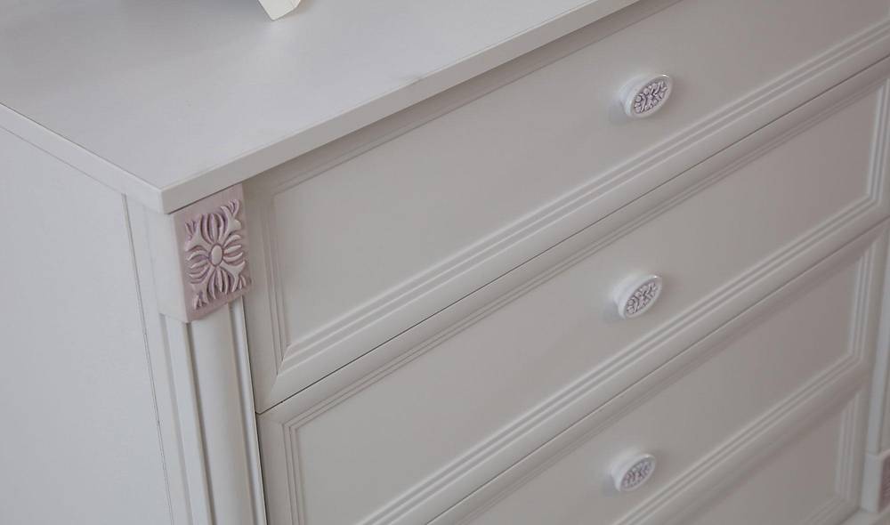 White Romantic ifonyer