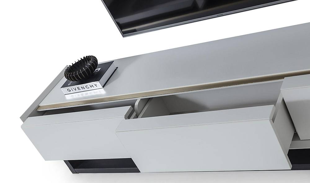 Lavaro Tv nitesi