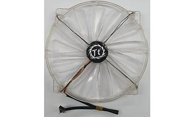Thermaltake 165x165x20 mm 12 Volt 3 Pin �effaf Fan