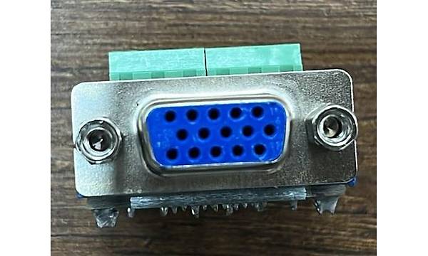 VGA Di�i Klemensli Konnekt�r Panel Tipi
