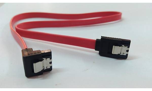SATA Klipsli 90 Derece DATA Kablosu K�rm�z� 50 cm
