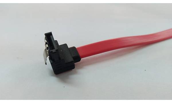 SATA Klipsli 90 Derece DATA Kablosu K�rm�z� 50 cm