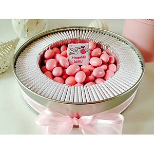 B�y�k Boy �sim Bask�l� Metal Kutu Bebek �ikolatas� - 100 Adet �ikolata 300 gr Draje