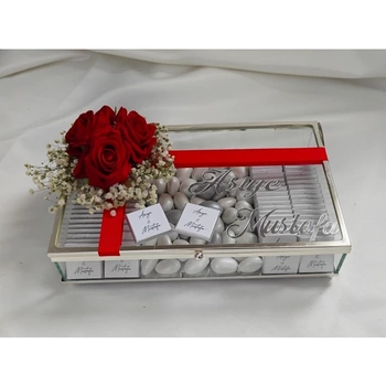 Byk Boy Cam Kutuda Sz Nian ikolatas - (80 Adet Madlen ikolata ve Draje)