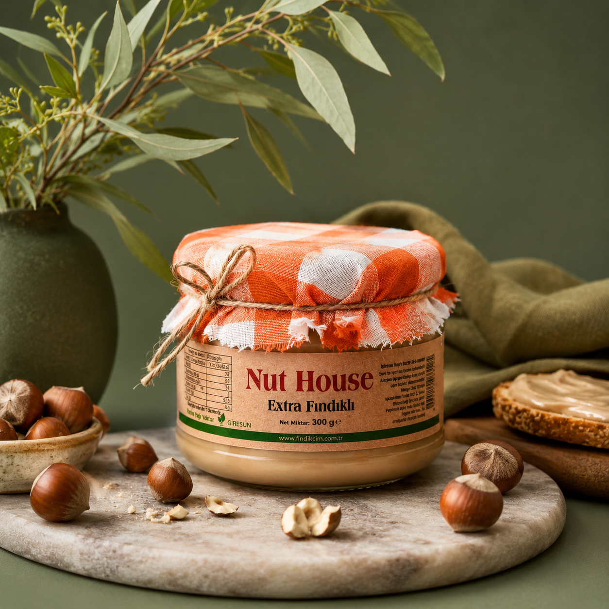 NUT HOUSE - 300 Gr.