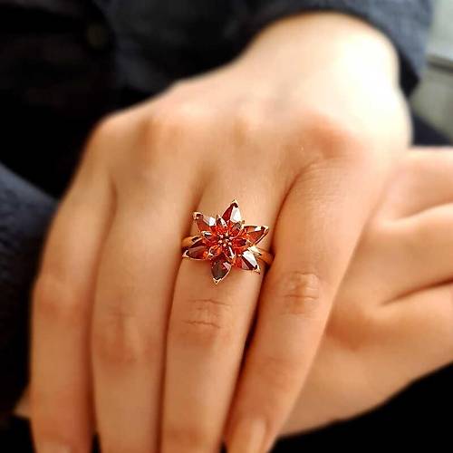 G�m�� Rose K�rm�z� Lotus �i�e�i Y�z�k