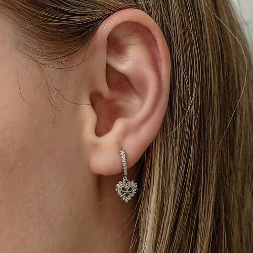 G�m�� Kalp Kurdele Sallant�l� Kad�n K�pe