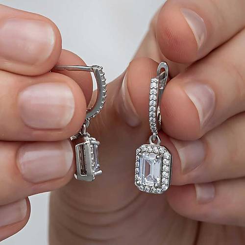 G�m�� Beyaz Baget Ta�l� Sallant�l� Kad�n K�pe