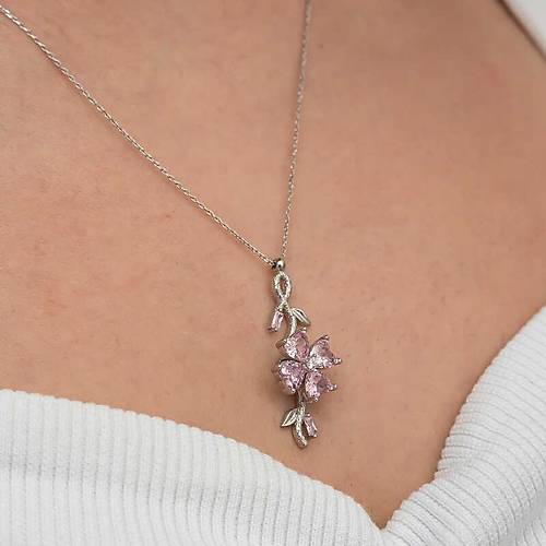 Gm Dnen Pembe Yonca Kadn Kolye