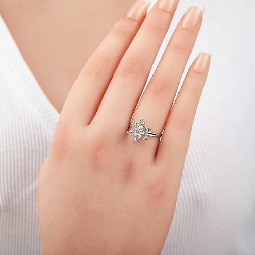 G�m�� Beyaz Ta�l� Lotus �i�e�i Kad�n Y�z�k