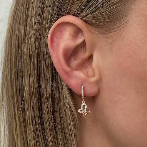 G�m�� Sallant�l� Rose Kelebek Kad�n K�pe