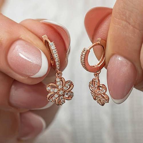 G�m�� Sallant�l� Rose �i�ek Kad�n K�pe