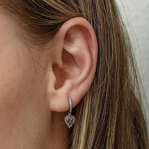 G�m�� Kalp Kurdele Sallant�l� Kad�n K�pe