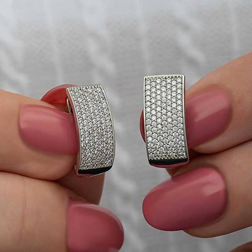 G�m�� 7 S�ra Beyaz Ta�l� J Kad�n K�pe