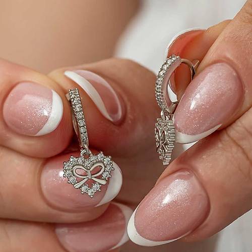 G�m�� Kalp Kurdele Sallant�l� Kad�n K�pe