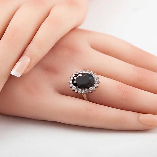 G�m�� Siyah Ta�l� Oval Kad�n Y�z�k