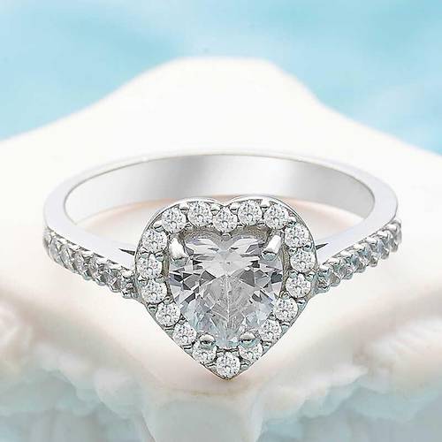 G�m�� Beyaz Ta�l� Kalpli Kad�n Y�z�k