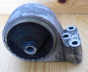 MITSUBISHI CARISMA 1,8 MOTOR TAKOZU ÖN ALÜMİNYUM 2000-2004