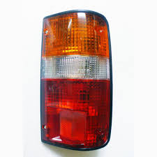 TOYOTA HILUX- PICK UP LN106 STOP LAMBA  SOL SARI/BEYAZ/KIRMIZI 1989-1997