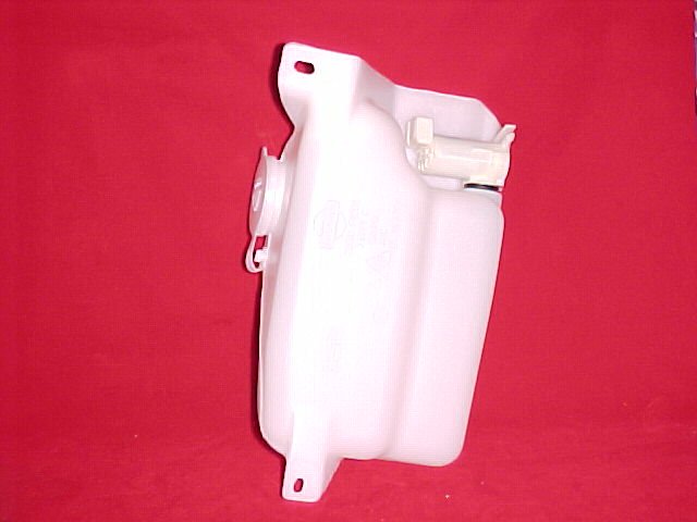 NISSAN PICK UP D21 ÖN CAM SU BİDONU MOTORLU 1986-1988