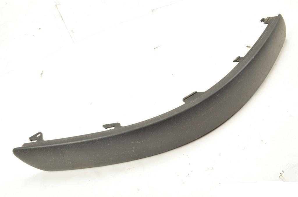 VOLKSWAGEN PASSAT B5 ÖN TAMPON BANDI SAĞ SİYAH NİKELAJ TAKILAN TİP 2001-2005